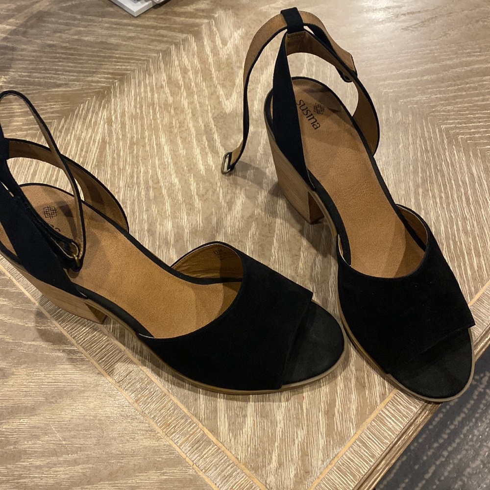Susina chunky heal sandal. Size 11